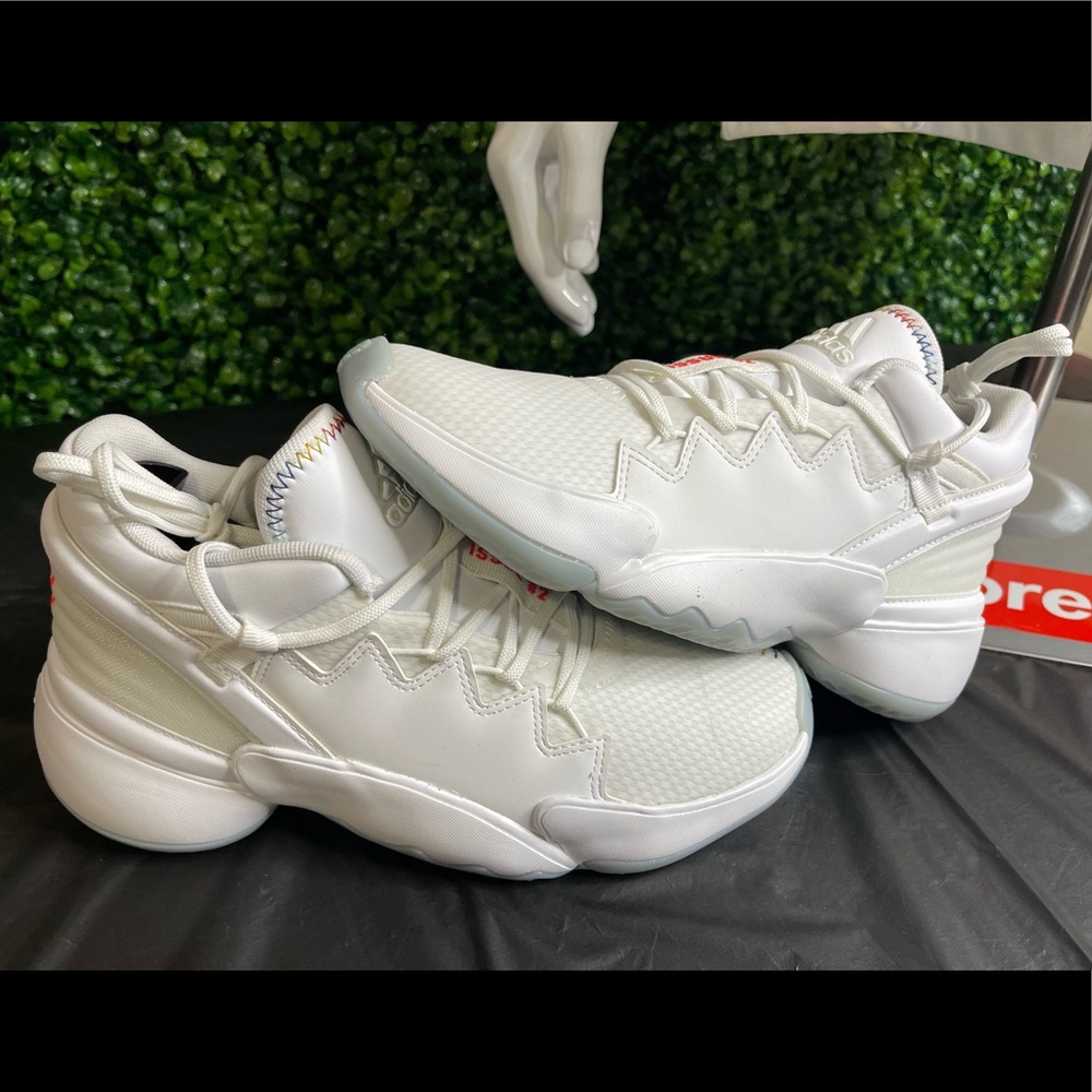 ADIDAS D.O.N. ISSUE #2 (Sz 6w=4.5y)